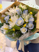 重瓣白百合冰藍玫瑰鬱金香・仙氣花束